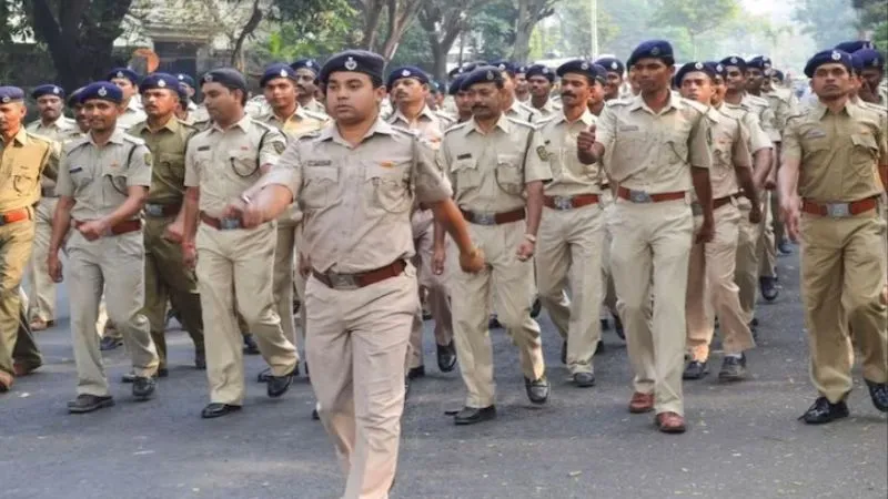 UP Police Guidelines: वर्दी, हथियार और रील, नए पुलिसकर्मियों के लिए जरूरी निर्देश, एक गलती से जा सकती है नौकरी