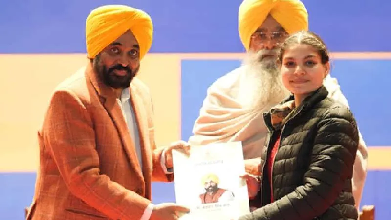 मोहाली में 916 युवाओं को नियुक्ति पत्र, भगवंत मान बोले-बिना रिश्वत, बिना सिफारिश 63,943 सरकारी नौकरियां