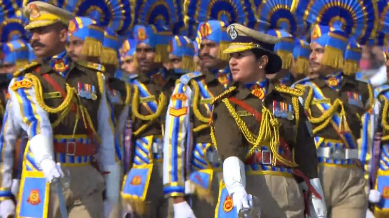 कर्तव्य पथ पर नारी शक्ति की मिसाल, पुरुषों की टुकड़ी का नेतृत्व करने वालीं 26 वर्षीय CRPF अधिकारी सिमरन बाला कौन हैं?