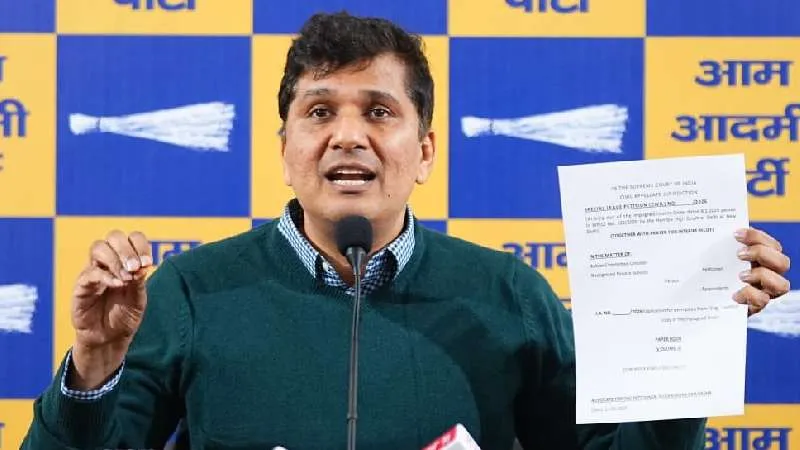 जिस कानून से निजी स्कूलों में बढ़ी फीस को कम नहीं किया जा सकता, उसे शिक्षा मंत्री पैरेंट्स की जीत बता रहे हैं- सौरभ भारद्वाज