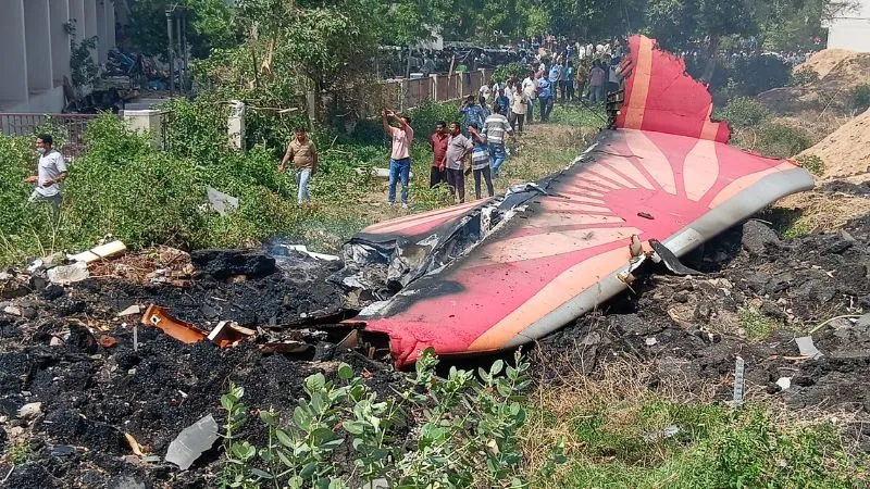 अहमदाबाद प्लेन हादसा: दिवंगत पायलट पर दोष मढ़ने की कोशिश, विदेशी मीडिया के दावे को सरकार ने किया खारिज