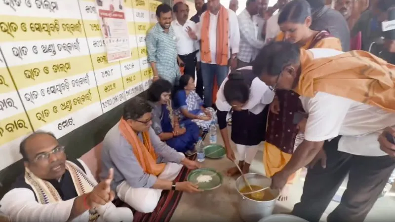 दलित महिला के खाना बनाने पर आंगनबाड़ी का बहिष्कार, BJP के ब्राह्मण सांसद ने उठाया ऐसा कदम, हो रही तारीफ