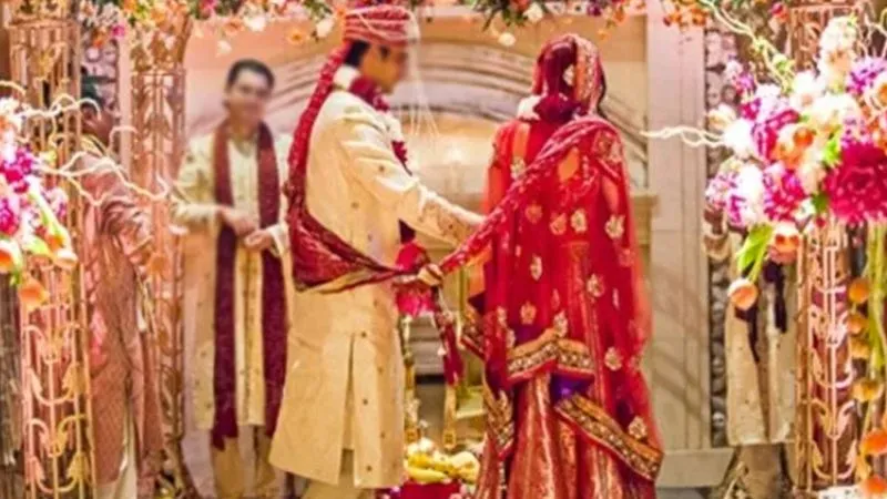 सात फेरों के बाद पता चला किन्नर है दूल्हा, नेग लेने आए किन्नरों ने विदाई से पहले खोला राज, मचा बवाल