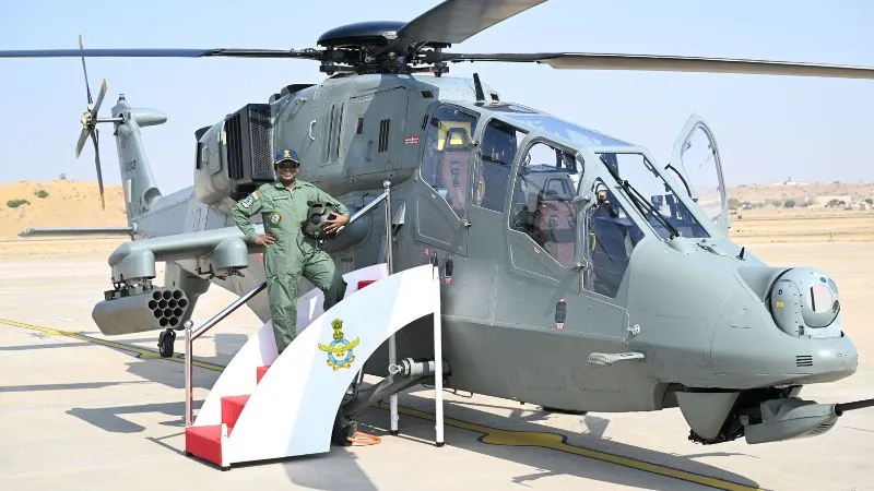 राष्ट्रपति द्रौपदी मुर्मू की ‘प्रचंड’ उड़ान, कॉकपिट से वीरों को किया सलाम, को-पायलट बनने वालीं पहली प्रेसिडेंट