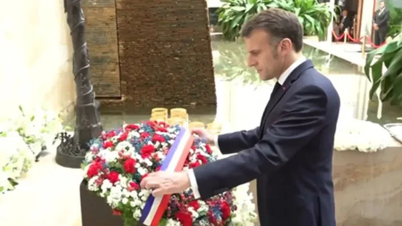 भारत पहुंचते ही इमैनुएल मैक्रों ने 26/11 पीड़ितों को दी श्रद्धांजलि, आतंकवाद के खिलाफ भरी हुंकार, बोले- ‘फ्रांस हमेशा भारत के साथ खड़ा है’