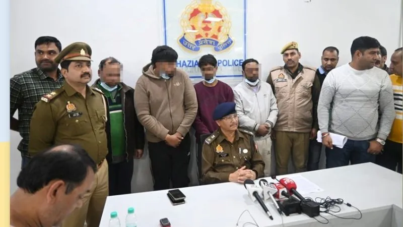 फर्जी लाइसेंस और GST से चल रहा था नकली दवाओं का गोरखधंधा, फेक Liv 52 की भारी खेप बरामद, 5 अरेस्ट