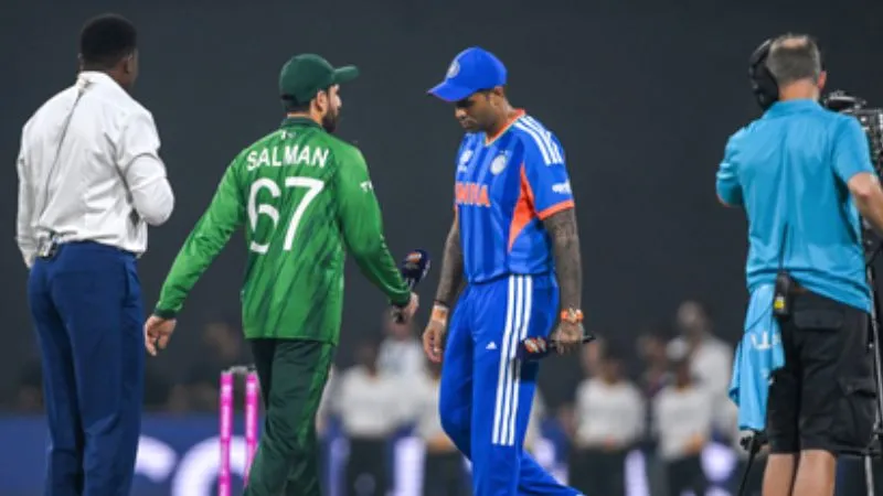 IND Vs PAK: न मिलाया हाथ, न की बात… भारत-पाक मुकाबले में ’नो हैंड शेक', सूर्यकुमार यादव ने सलमान को किया इग्नोर