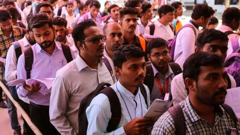 UP Rojgar Mela 2026: 98 हजार से ज्यादा पदों पर भर्ती, युवाओं के लिए सुनहरा मौका