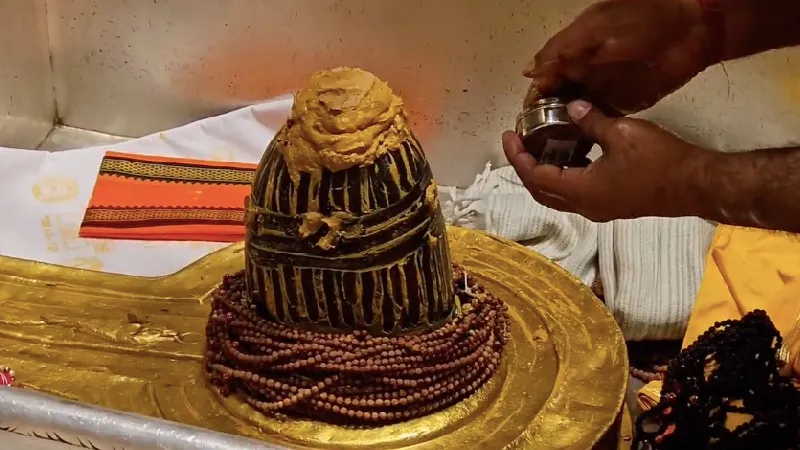 महाशिवरात्रि पर धर्म नगरी काशी में आध्यात्मिक संगम... देश-विदेश के मंदिरों से बाबा विश्वनाथ के लिए पहुंची 'पावन भेंट'