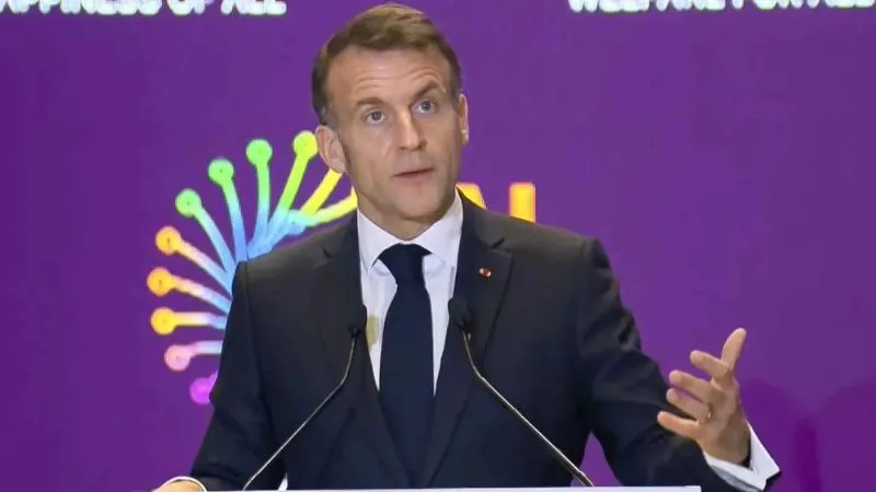 इमैनुएल मैक्रों ने दुनिया को सुनाई मुंबई के रेहड़ी वाले की कहानी, AI समिट में बोले- ‘जो दुनिया न कर सकी, वह भारत ने कर दिखाया’