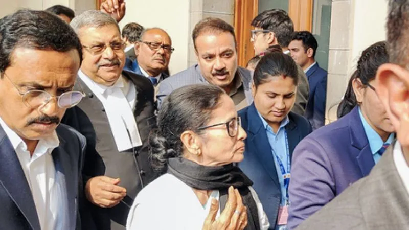 SIR विवाद: सुप्रीम कोर्ट ने ममता बनर्जी की याचिका पर EC को जारी किया नोटिस