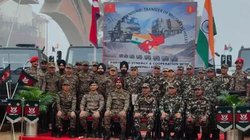 भारत- नेपाल के बीच मजबूत रक्षा सहयोग: इंडियन आर्मी ने नेपाली सेना को दिए 50 मिलिट्री यूटिलिटी वाहन