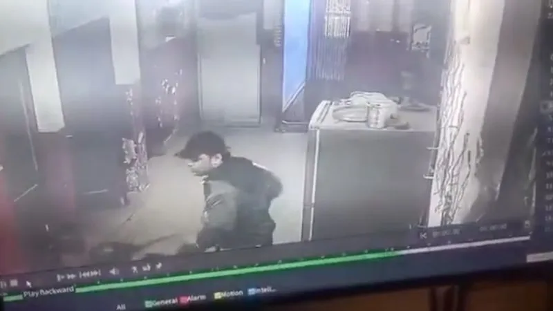 जम्मू के RS पुरा ऑब्जर्वेशन सेंटर से दो पाकिस्तानी सहित 3 कैदी फरार, सुरक्षा एजेंसियां अलर्ट पर, मैसिव मैनहंट जारी