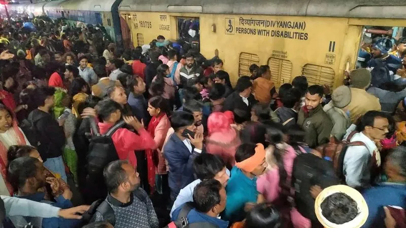 बिना टिकट चलने वालों पर पश्चिम रेलवे की ‘सर्जिकल स्ट्राइक’, 30 दिनों में वसूला 9 करोड़ का जुर्माना