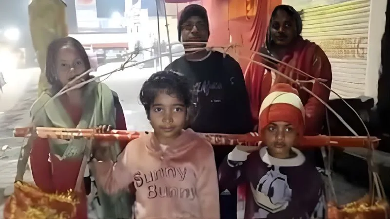 'भोलेनाथ, मेरे पापा की दारू छुड़ा दो...',  अलीगढ़ के शिव मंदिर में 9 साल की बच्ची ने की महादेव से भावुक प्रार्थना