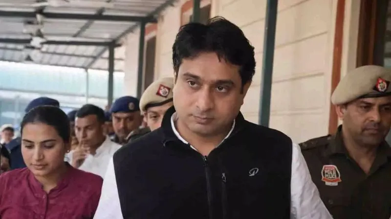 AI समिट के बाहर ‘शर्टलेस हंगामा’ पड़ा भारी, यूथ कांग्रेस अध्यक्ष उदय भानु चिब गिरफ्तार, अब तक 8 पर गिरी गाज