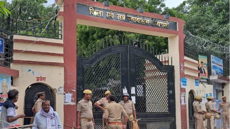 वाराणसी कचहरी को बम से उड़ाने की धमकी... जिला जज को मिला धमकी भरा ईमेल, सुरक्षा एजेंसियां अलर्ट