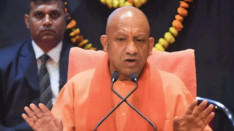 योगी सरकार का बड़ा प्रशासनिक एक्शन... UP में 24 IPS अधिकारियों का हुआ तबादला, संवेदनशील जिलों पर खास नजर