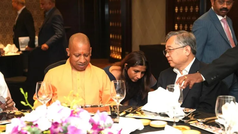 राष्ट्रपति से प्रधानमंत्री तक… सिंगापुर में योगी की ‘पावर पैक’ मुलाकातें, यूपी की इकोनॉमी को मिलेगी नई उड़ान, जानिए क्या हुई बात?