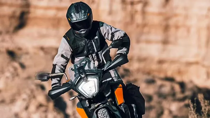 ऑफ-रोडिंग के शौकीनों के लिए बेस्ट एडवेंचर बाइक्स, कीमत 1.62 लाख से शुरू