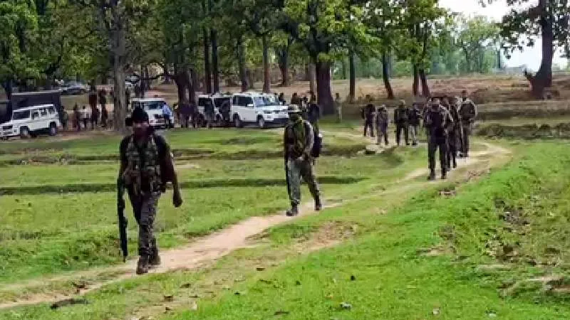 बीजापुर में नक्सल विरोधी अभियान तेज, 12 माओवादी स्मारक ध्वस्त, जंगलों में मिले IED निष्क्रिय