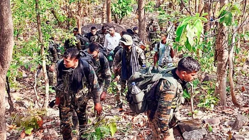 छत्तीसगढ़ के बीजापुर  में मुठभेड़, दो माओवादी ढेर, भारी मात्रा में हथियार बरामद