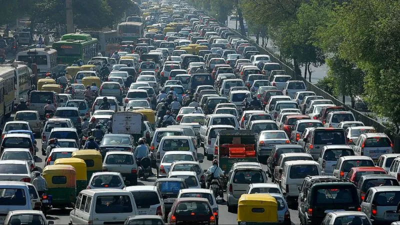 क्या दिल्ली में पूरी तरह बैन होंगी पुरानी गाड़ियां? सरकार के नए प्लान से बढ़ी चिंता