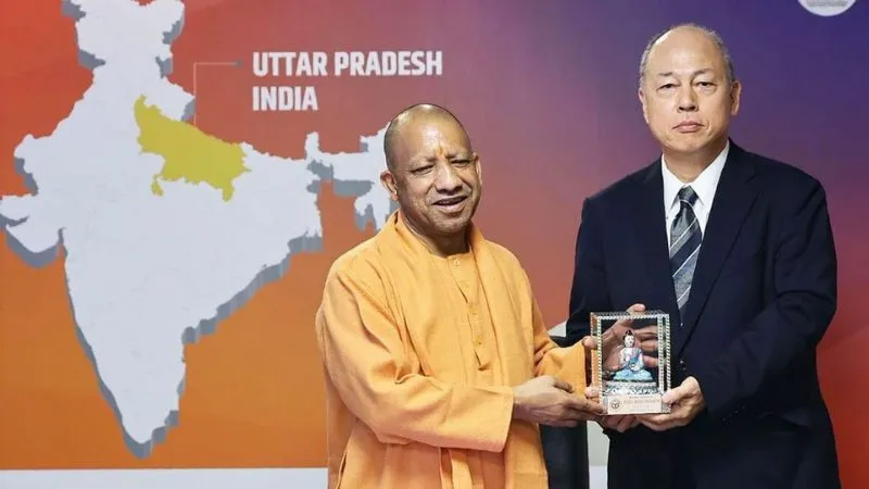 UP के शिल्पकला ने सिंगापुर - जापान में जीता दिल, CM योगी बने ‘ODOP’ के सबसे बड़े ब्रांड अंबेसडर