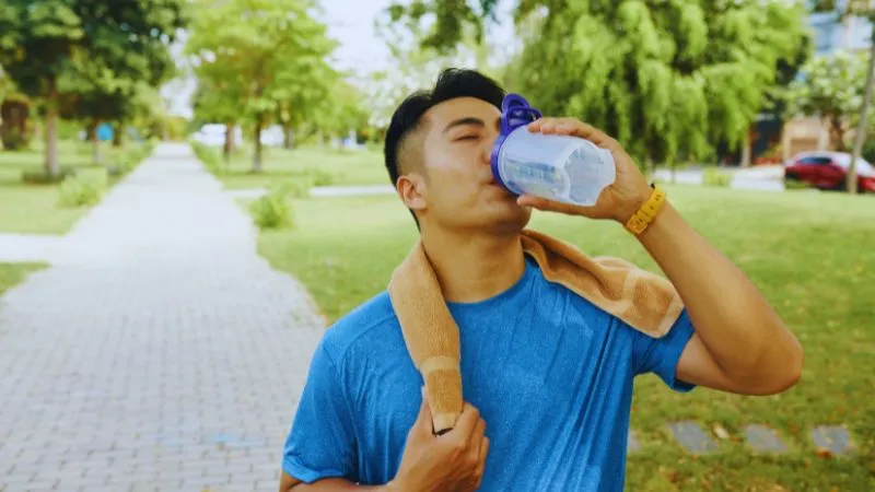 सुबह उठते ही खाली पेट पिएं पानी, तेजी से घटेगा वजन, बस जान लें पीने का सही तरीका