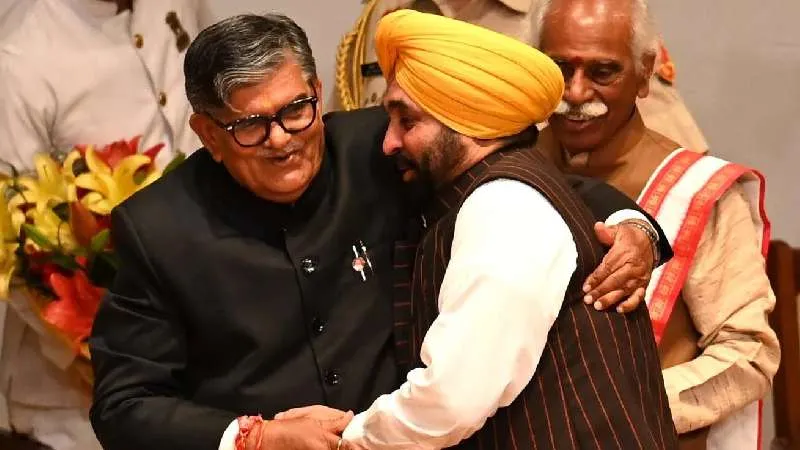 पंजाब राज्यपाल गुलाब चंद कटारिया ने ‘युद्ध नशे विरुद्ध’ अभियान की सराहना की, मान सरकार की नशा तस्करों के खिलाफ सख्त कार्रवाई को बताया निर्णायक