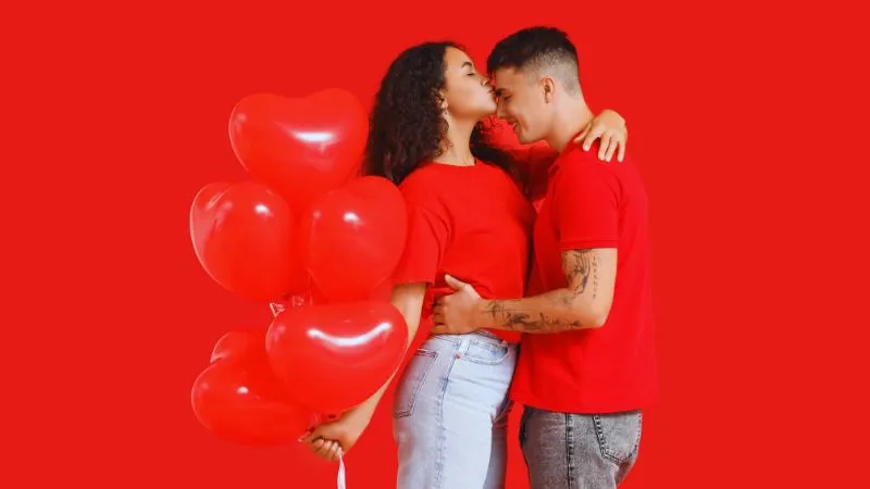 Kiss Day 2026: कैसे मनाएं किस डे? गिफ्ट में दें ये चीजें, स्पेशस फील कराने के लिए भेजें ये शायरी