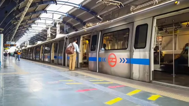 दिल्ली मेट्रो में बड़ा फेरबदल, 21 स्टेशनों के बदले नाम, जानें आपका स्टॉप तो नहीं बदल गया!