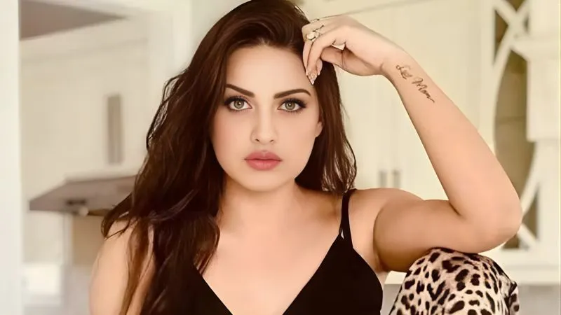 हिमांशी खुराना को मिली जान से मारने की धमकी, फोन पर धमकाकर मांगे 10 करोड़, पुलिस ने दर्ज की FIR