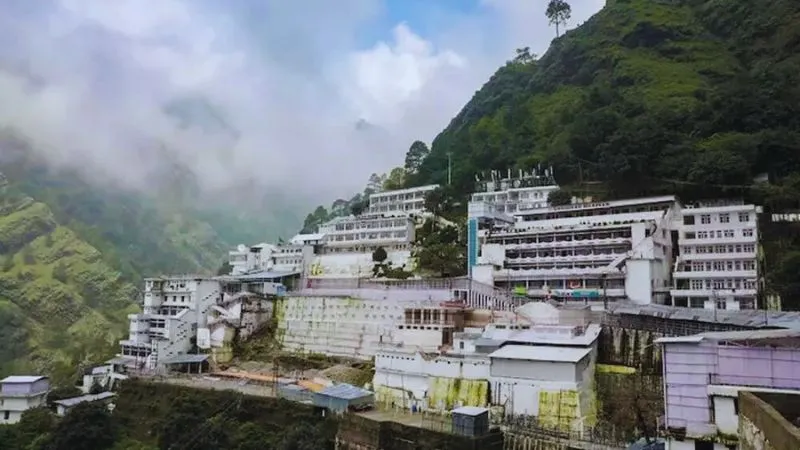 आतंकियों के निशाने पर माता वैष्णो देवी का मंदिर, खुफिया अलर्ट के बाद दिल्ली से कटरा तक सुरक्षा टाइट, चप्पे-चप्पे पर जवानों की तैनाती