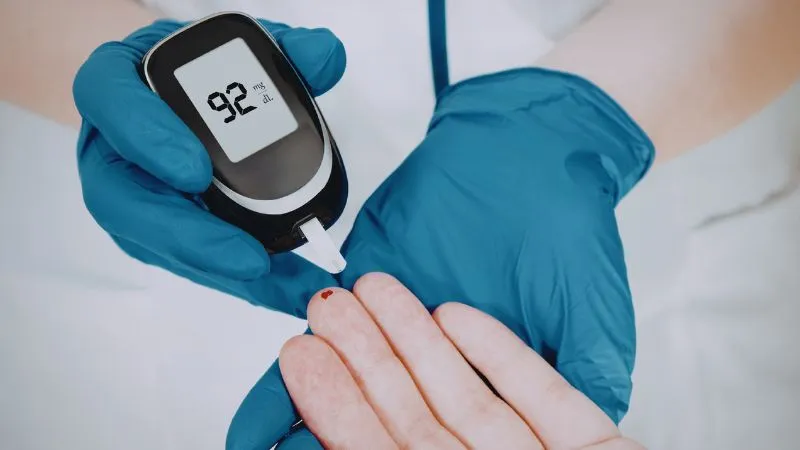 हाई शुगर से ज्यादा खतरनाक है लो शुगर, एक छोटी सी गलती बिगाड़ सकती है सेहत, आज से ही शुरु कर दें ये काम