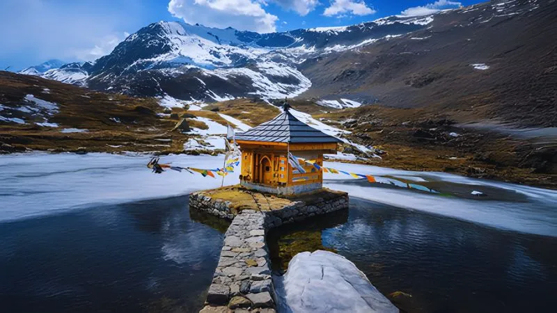 कहां है दुनिया का सबसे ऊंचा श्रीकृष्ण मंदिर, जहां एक टोपी तय करती है आपका भाग्य, सारे पाप भी धुल जाते हैं