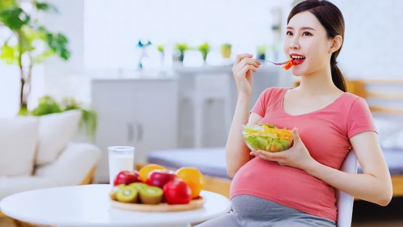 Fruits to Eat During Early Pregnancy: प्रेग्नेंसी में इन फलों का करें सेवन, मां के साथ-साथ बच्चे के लिए भी फायदेमंद