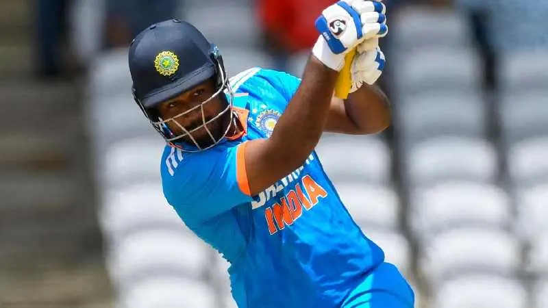 T20 World Cup 2026: दक्षिण अफ्रीका से मिली बड़ी हार के बाद प्लेइंग इलेवन पर उठे सवाल, क्या अगले मैच में दिखेंगे संजू सैमसन?