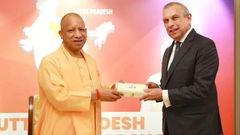 सिंगापुर दौरे के पहले ही दिन CM योगी की बड़ी सफलता, यूनिवर्सल सक्सेस ग्रुप के साथ हुए ₹6,650 करोड़ के 3 MoU