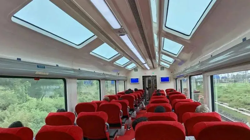 अब ट्रेन की छत से देख सकेंगे घाटियों का नजारा, कटरा के इस रूट पर नई विस्टाडोम कोच, रेलवे ने दिया शानदार प्लान