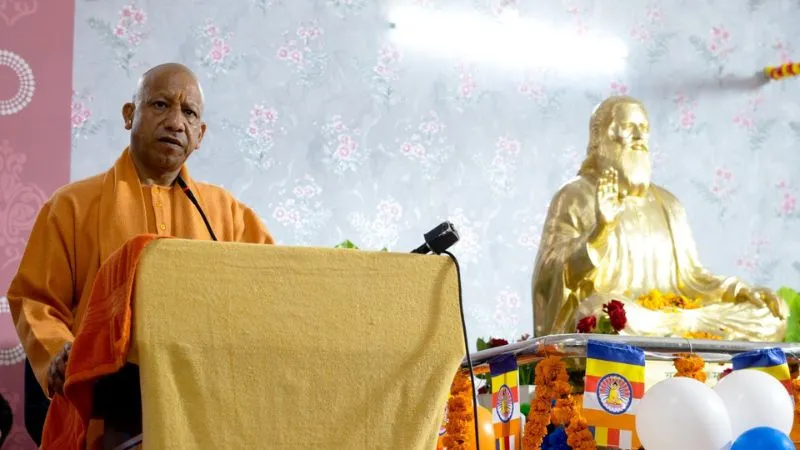 CM योगी ने फिर दी चेतावनी, विभाजनकारी ताकतें बाटेंगी, लेकिन उन्हें सिर नहीं उठाने देना