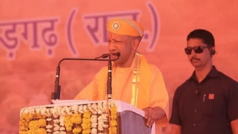 'बाबर-औरंगजेब, अकबर के खानदान का पता नहीं, मंच पर बैठे हैं महाराणा प्रताप के वंशज...', चित्तौड़गढ़ में गरजे CM योगी