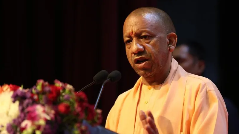 CM योगी ने कैलाश मानसरोवर यात्रा से लौटे श्रद्धालुओं को दी 1-1 लाख की सहायता राशि, कहा- तीर्थ यात्राएं सिर्फ आस्था नहीं, बल्कि राष्ट्र को जोड़ने का माध्यम