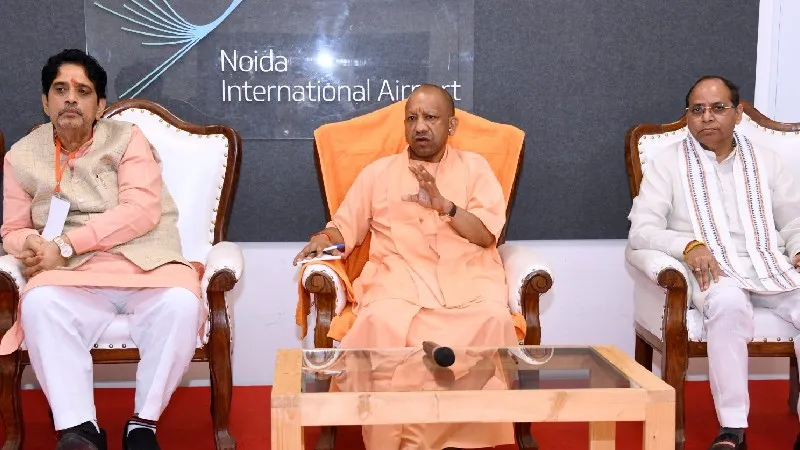 CM योगी ने लिया नोएडा इंटरनेशनल एयरपोर्ट के लोकार्पण की तैयारियों जायजा, 28 मार्च को PM मोदी करेंगे उद्घाटन