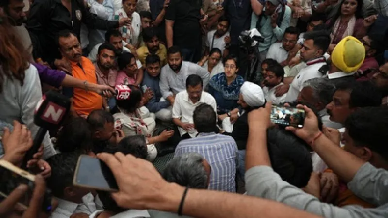 पालम में AAP–BJP नेताओं के बीच झड़प, Arvind Kejriwal को पीड़ित परिवार से मिलने से रोकने का आरोप