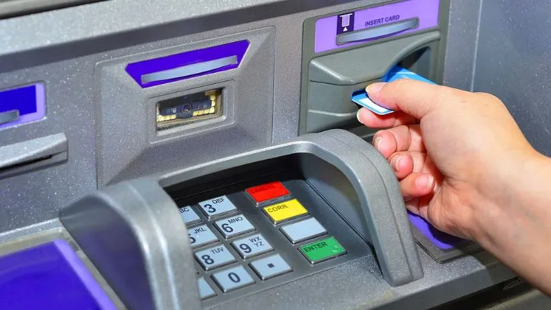 ATM से पैसे निकालना पड़ेगा महंगा, पहले जान लें नए नियम, वरना होगा नुकसान
