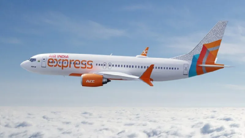 लखनऊ में एयर इंडिया एक्सप्रेस की फ्लाइट की इमरजेंसी लैंडिंग, धुएं की चेतावनी के बाद लिया गया फैसला