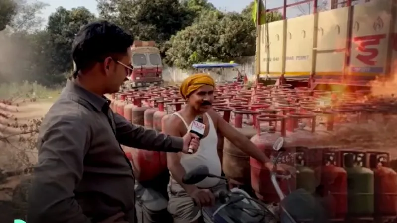 Iran में बारूदी जंग, भारत में चूल्हे बंद, सिलेंडर पर मचा बवाल तो क्या बोला Bihar | Bol Bharat