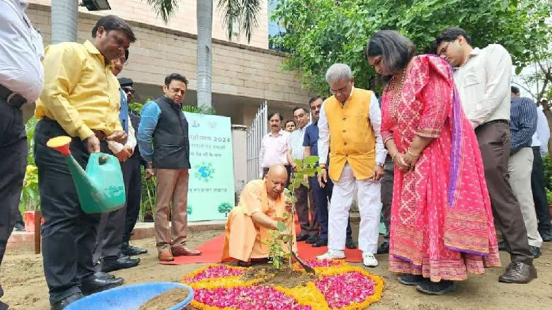 CM योगी के नेतृत्व में नए कीर्तिमान रच रहा यूपी, 9 सालों में लगे 242 करोड़ से अधिक पौधे, चीन का रिकॉर्ड तोड़ा