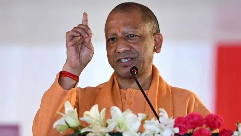 UP SI परीक्षा के सवाल पर बवाल... ‘पंडित’ विकल्प से मचा हंगामा, योगी सरकार ने दिए जांच के आदेश